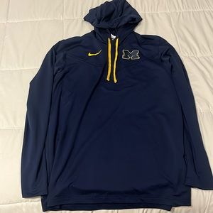 Men’s M . Michigan hoodie . Nike DRI-FIT.